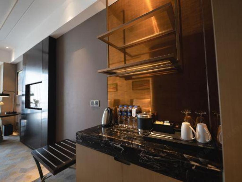 The Qube Hotel Jingzhou Bagian luar foto