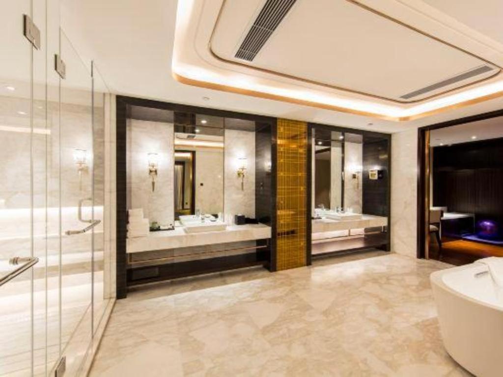 The Qube Hotel Jingzhou Bagian luar foto