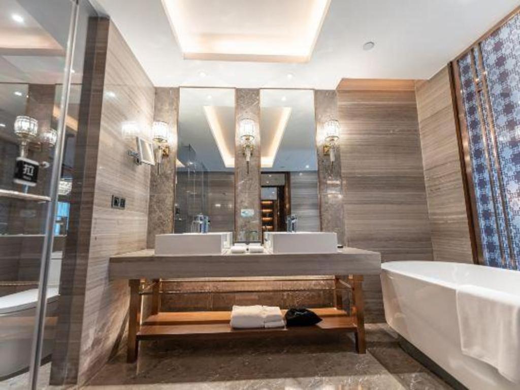 The Qube Hotel Jingzhou Bagian luar foto
