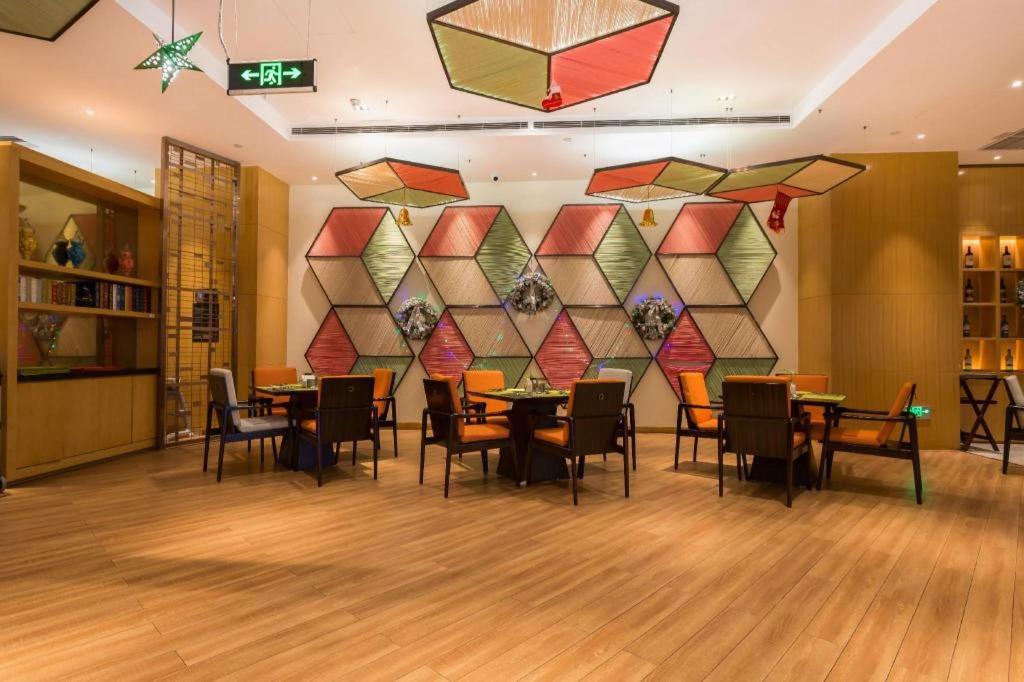 The Qube Hotel Jingzhou Bagian luar foto