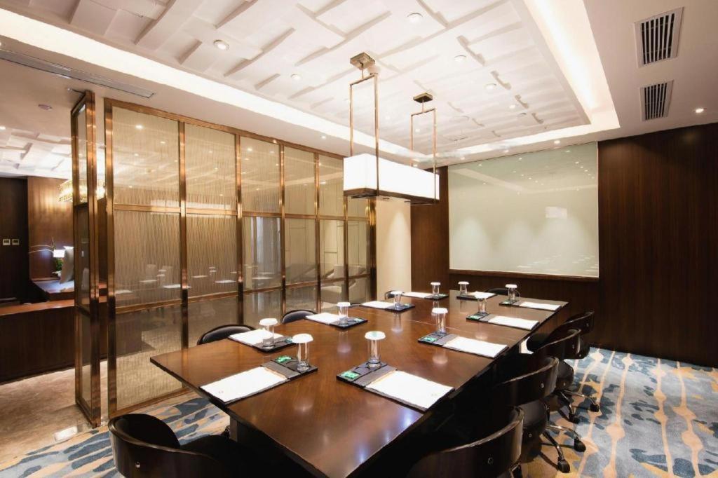The Qube Hotel Jingzhou Bagian luar foto