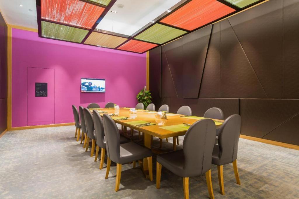 The Qube Hotel Jingzhou Bagian luar foto